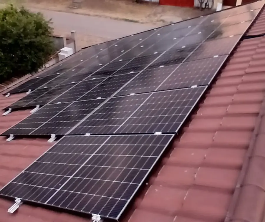 Sistem fotovoltaic montat de FLUKY pe acoperișul unei case